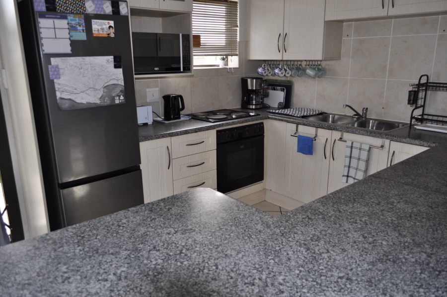 To Let 3 Bedroom Property for Rent in Wavecrest Eastern Cape